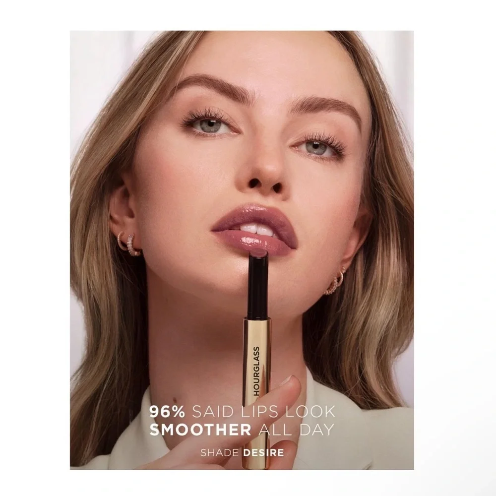 HOURGLASS ‘CRAVE’ Phantom Volumizing Glossy Balm